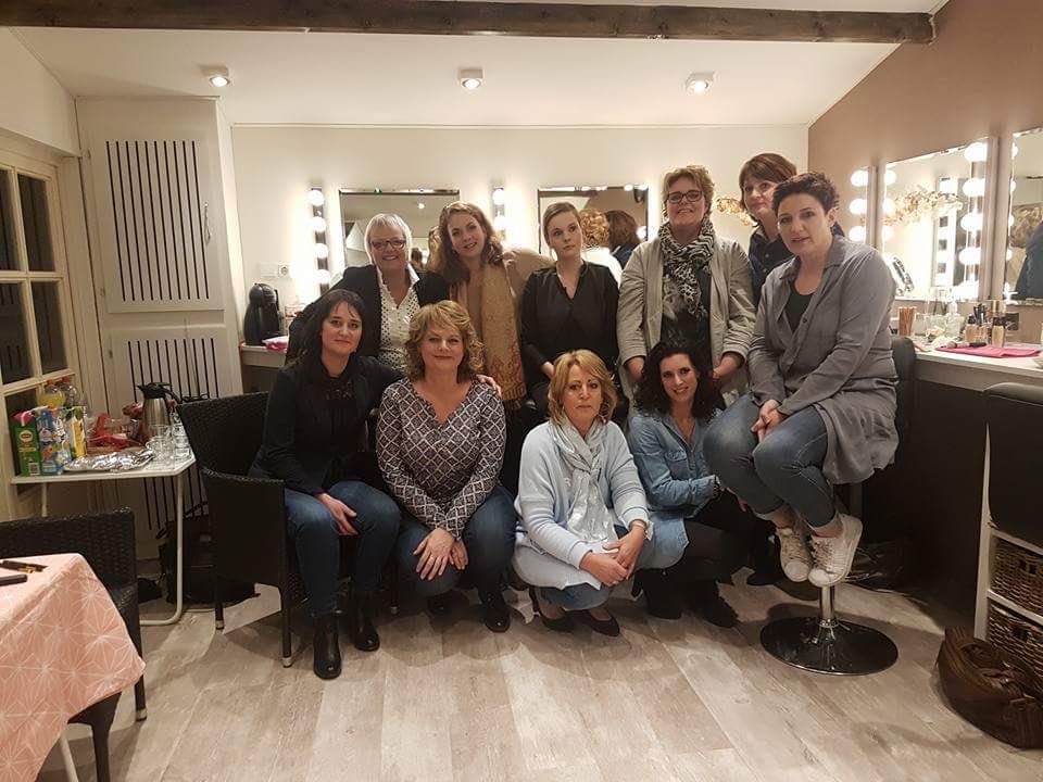 Gezellig #teamuitje #visagieworkshop #Groningen #Scheemda visagieworkshops.nl met top visagiste en kapster Cherella 💋