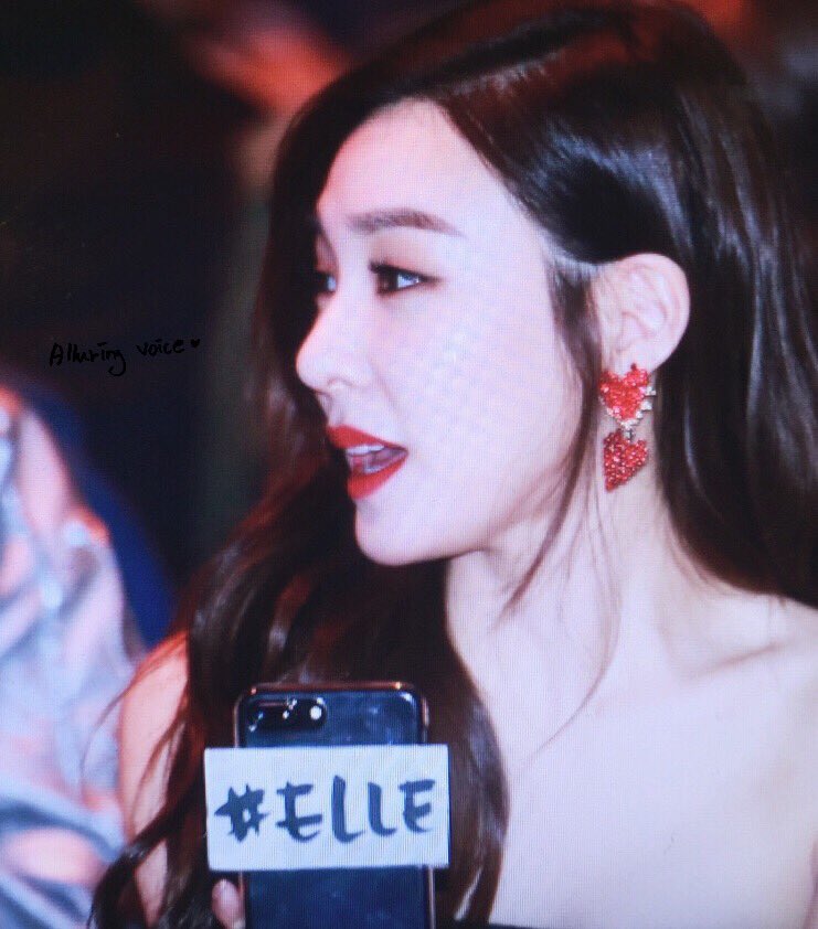 [PIC][29-03-2017]Tiffany - HyoYeon và SeoHyun tham dự sự kiện ra mắt BST Thu - Đông của thương hiệu "PUSHBUTTON" trong khuôn khổ "2017 S/S HERA Seoul Fashion Week" vào chiều nay C8FC_iEVUAAbfWI