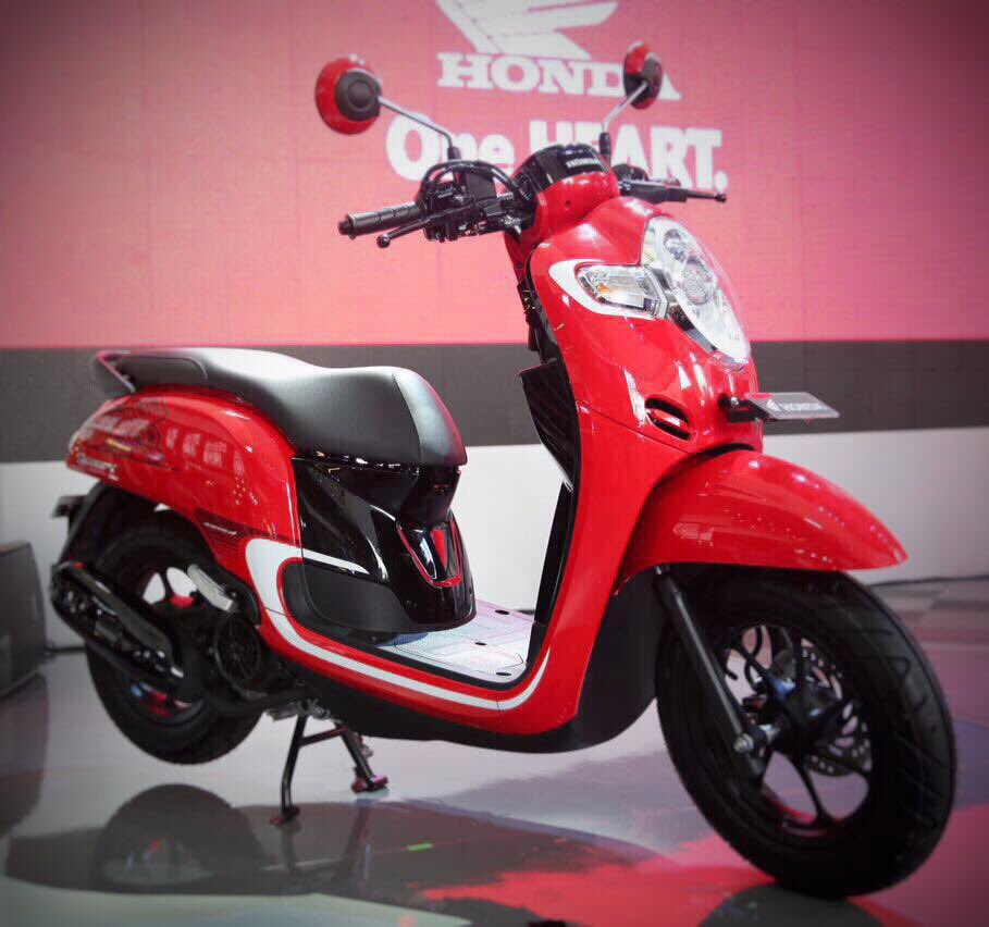 All New Scoopy 110 cc hadir dalam 3 tipe Brosis. Nah yang ini tipe Sporty. #AllNewScoopy