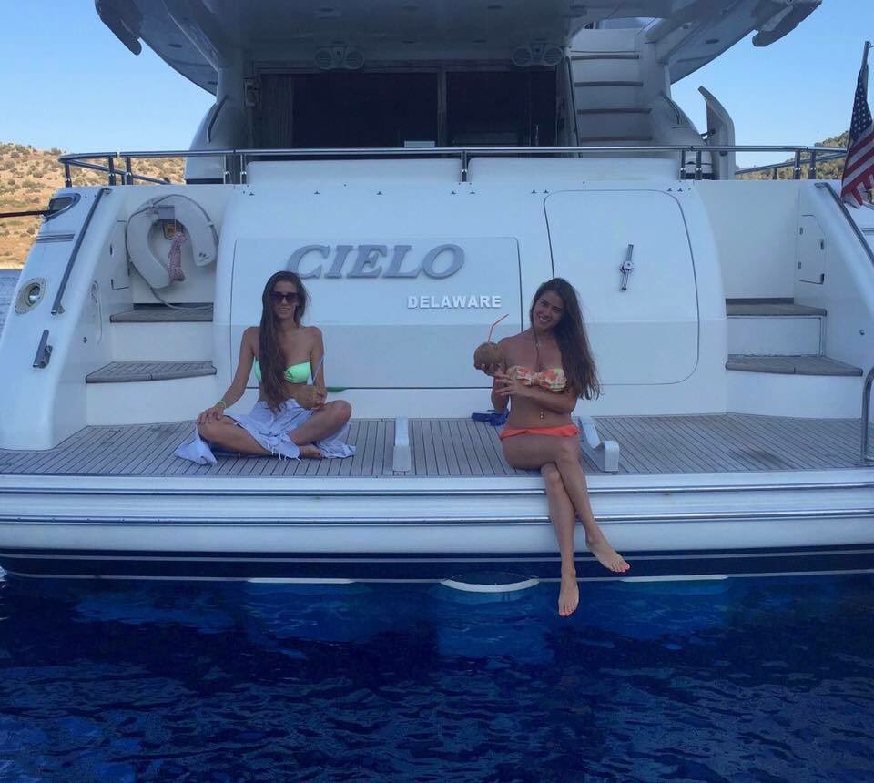 cielo_music's tweet photo. Waiting summer with open arms 🥂 https://t.co/Tcu8YnDrB0