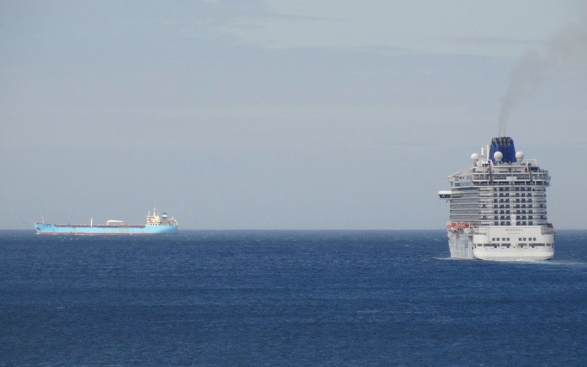 #Coruña - Imágenes de la salida del trasatlántico #BRITANNIA 🚢eloytp.blogspot.com.es/2017/03/la-vis… ⚓️