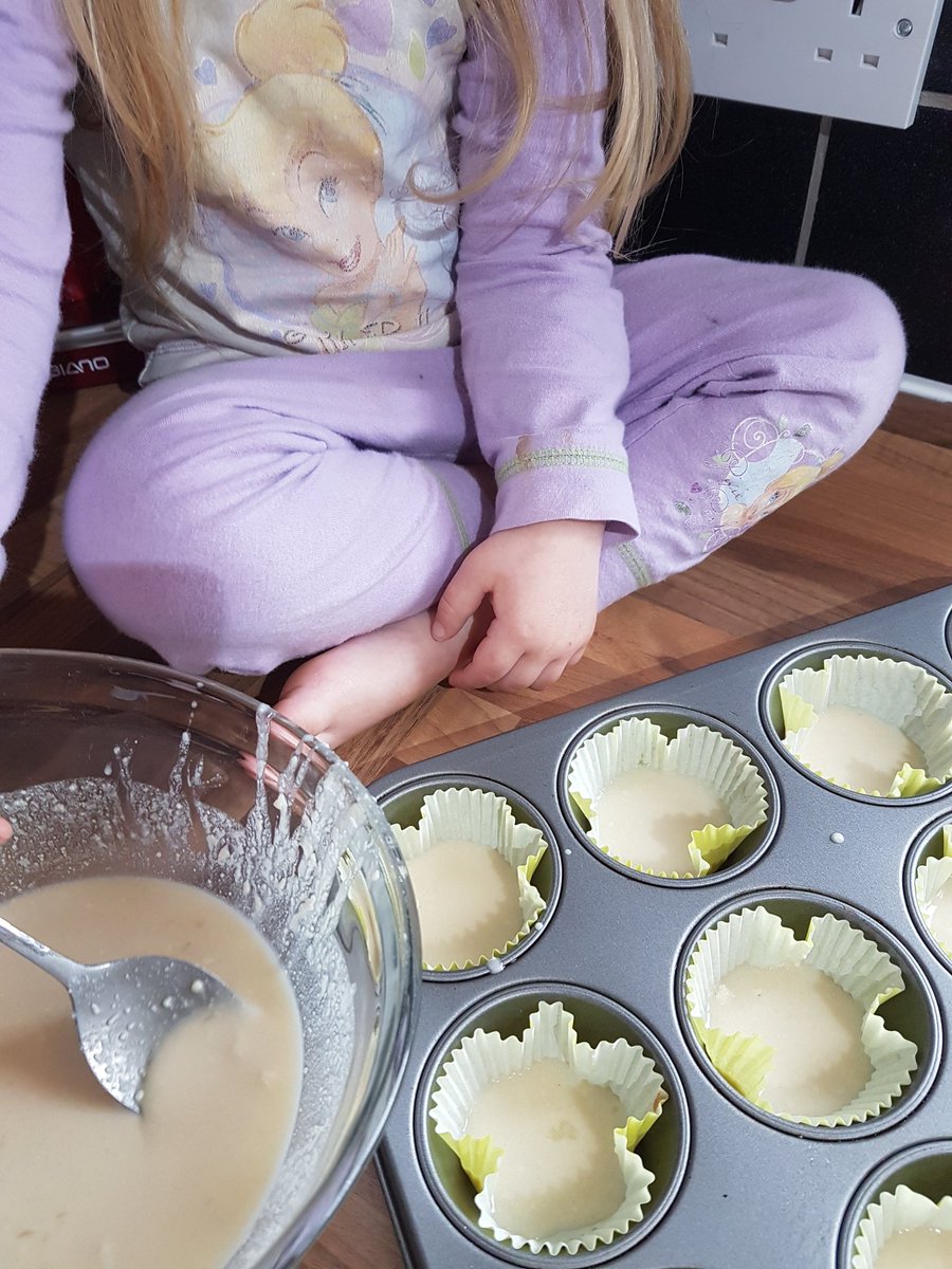 hellewell1989's tweet photo. Baking with the spotty one ๐๐ #bakingbuns #chickenpox https://t.co/Yt7Ct5cIJA
