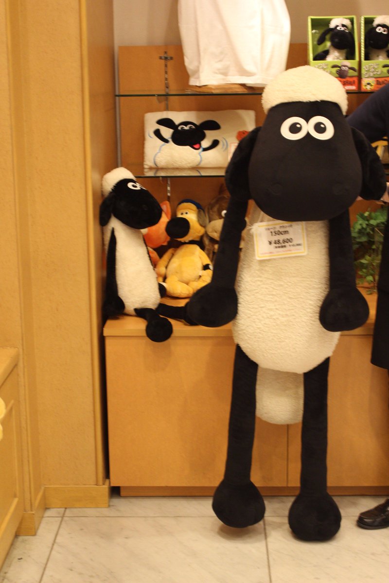 松坂屋美術館 松坂屋美術館では 4月9日まで ひつじのショーン展を開催中です ミュージアムショップで販売中の大きなぬいぐるみは身長150センチもあります 税込み48 600円です 松坂屋美術館では展覧会会期中のみの販売となります ひつじのショーン