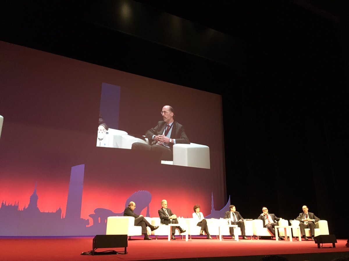 Impresionante ver el auditorio lleno en el Debate: ¿cómo continuamos progresando? #hospitales2017 @20CNH