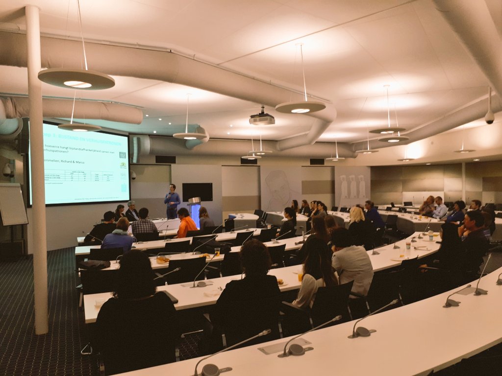 ChantalBrakus's tweet photo. Generale repetitie voor de meetup vanmiddag is in volle gang bij @statistiekcbs Tot vanmiddag! #DatakampDH https://t.co/ZhjpE1MdTL