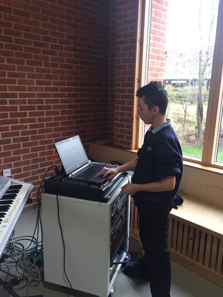 CambsCreate's tweet photo. More fab work from the Y9 Col Drama and Music students in their collaborative project this morning #creatingtension https://t.co/9OQPU9VPPu