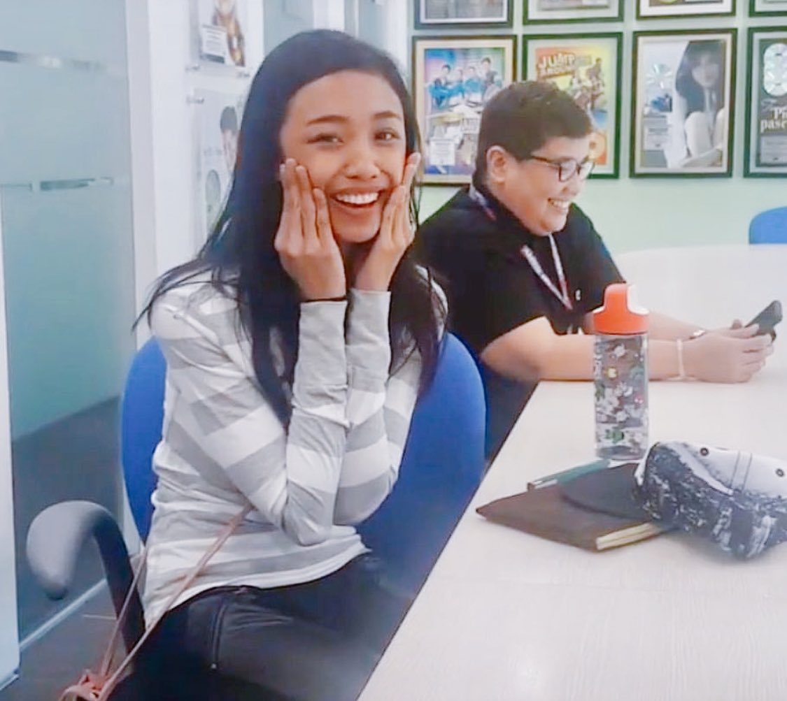 kcdramaseries's tweet photo. Bring it on maymay.👊🏻
#MAYWARDHeartsOnFire 
#MagkakaAlbumSiMaymay https://t.co/iivTPxUOej