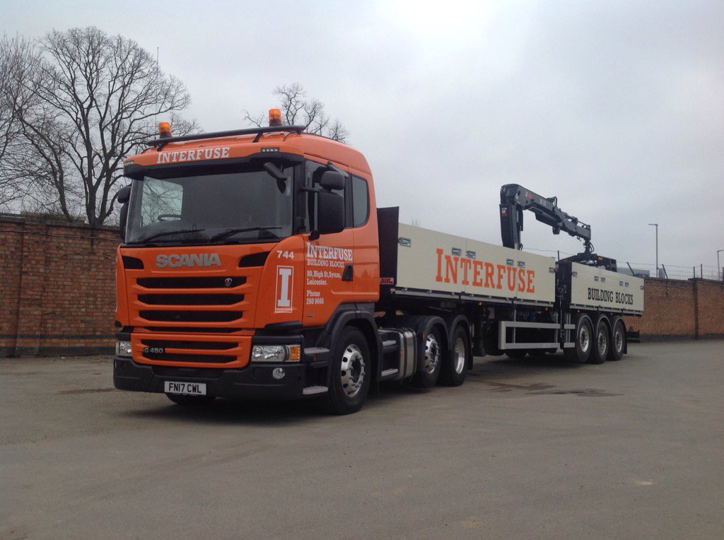 IvorMorris1958's tweet photo. A rose amongst thorns ! First Scania tractor in Jelson Homes Volvo fleet @KeltruckLtd @ScaniaUK #scania #groby https://t.co/1Z6bpbmdnh