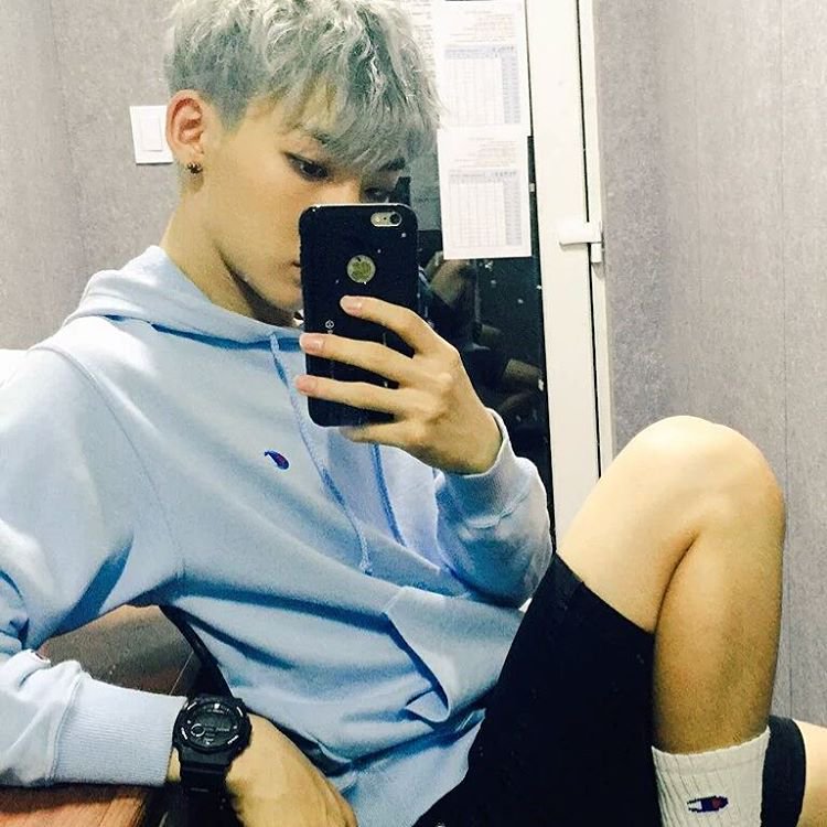 _19960116com's tweet photo. 보고싶을땐 옛날 사진 한번 더 보기🙈💖 https://t.co/oF2w8phjwU