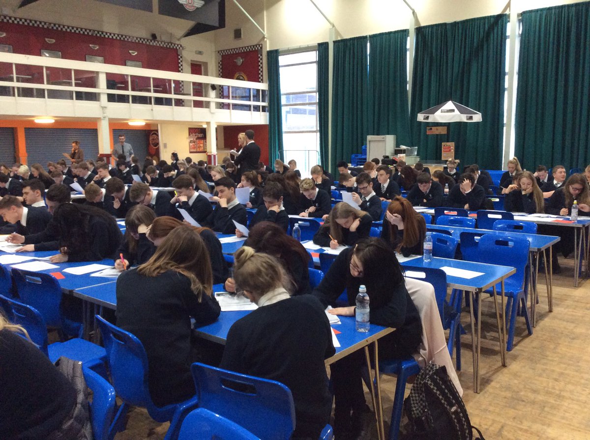 GSHS_English's tweet image. A brilliant walking talking mock with Year 11 English students#gshs #reading #learning