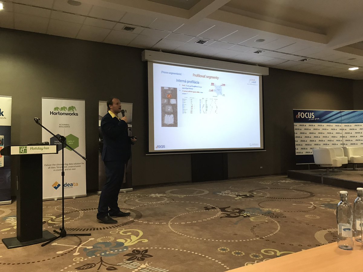 mschnorrer's tweet photo. @FilipVitek ukazuje velmi prakticky postup ako vytvorit akcnu a fungujucu zakaznicku segmentaciu #biznisanalytika2017 https://t.co/cDqJnHtKdI