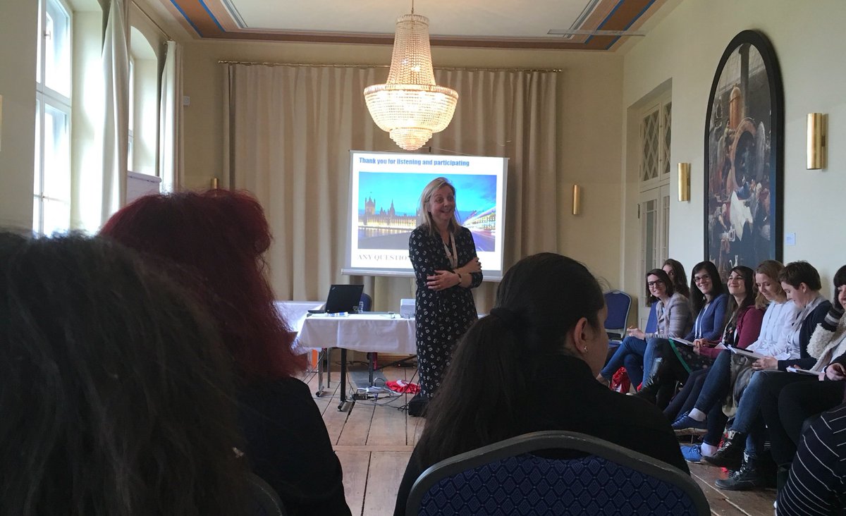 sharp_lena's tweet photo. Keeping the door open for carers, an important strategy for nurses to support family caregivers. #17MON @cancernurseEU @rebeccaverity26 https://t.co/SvWQ3ALo99