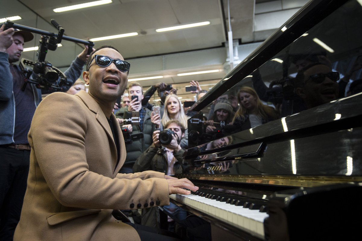 itvlondon's tweet photo. John Legend surprises commuters with an impromptu piano performance at St Pancras https://t.co/yquWq3ljvA https://t.co/2kQ89KRFdT