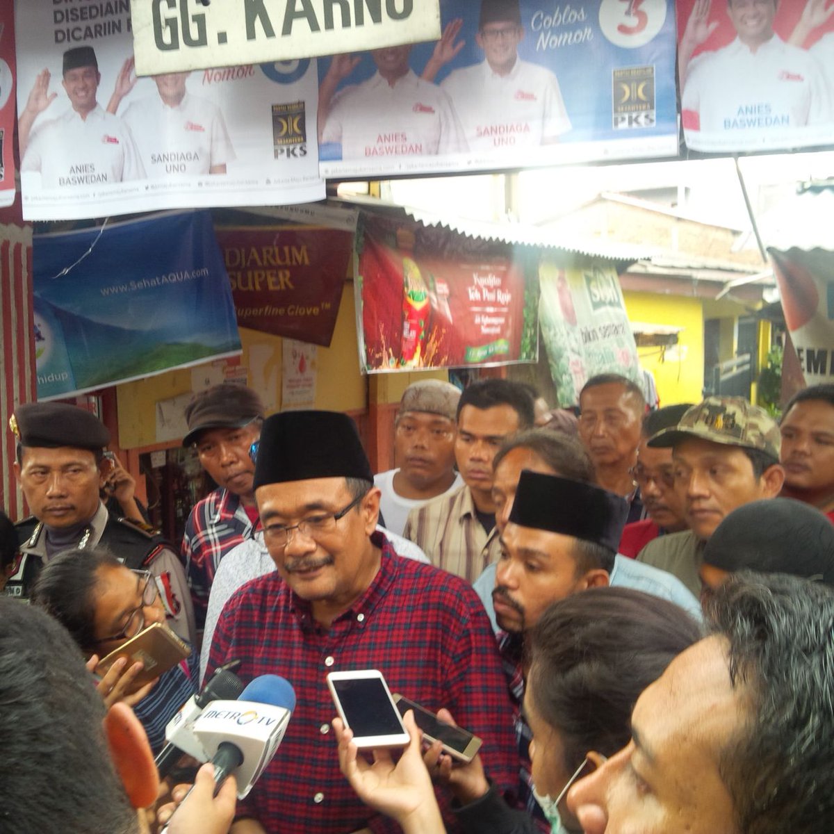 MatahariJakarta's tweet photo. Suasana pengajian RMJ yang dihadiri oleh Pak Djarot. https://t.co/EwvsT6t8k7
