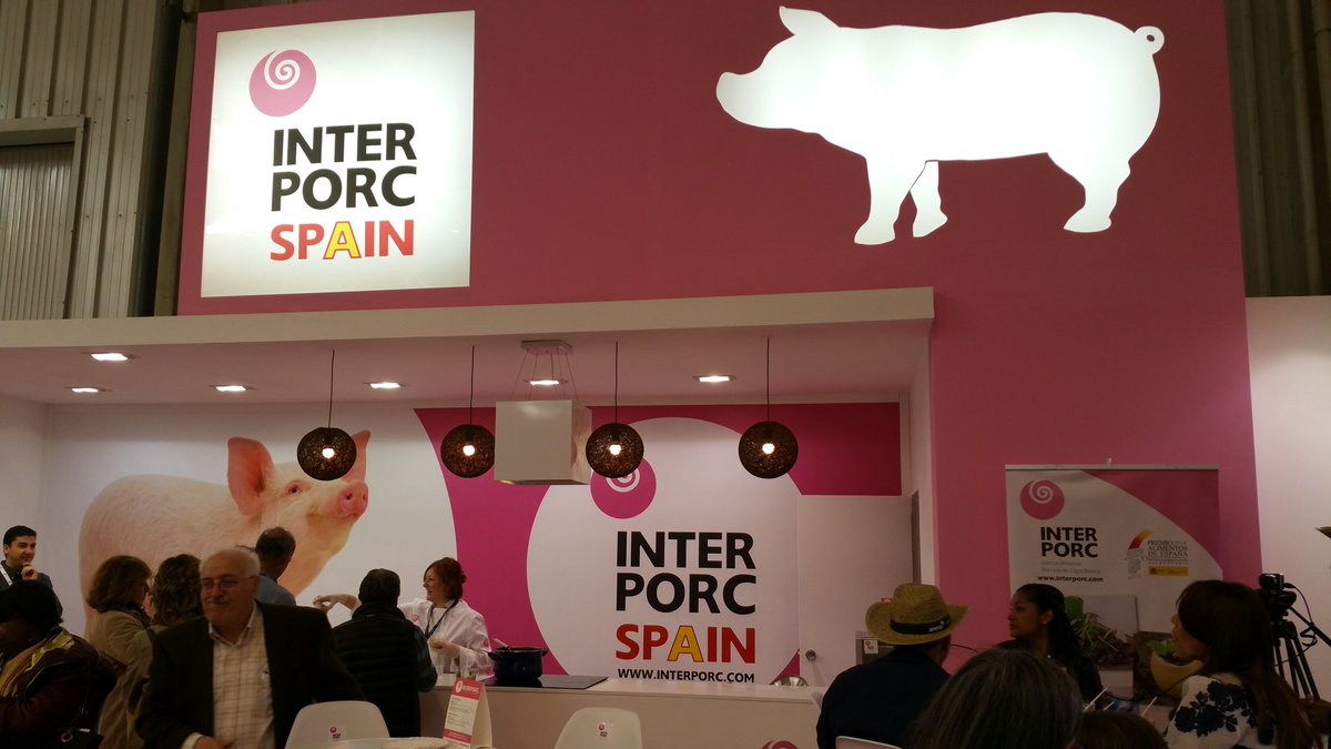 SaboreandoZgz's tweet photo. @SaboreandoZaragoza no podía perderse la #figan2017. Disfrutando de la gastronomía en el stand de @interporc https://t.co/5QSJixp4tg