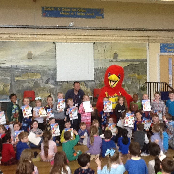 portmeadp's tweet photo. Year 1 qualified from Kerbcraft today! Da iawn Blwyddyn 1! They even had a special visitor! #pmdpy1 #pmdppsd https://t.co/y6eg3iXnyF