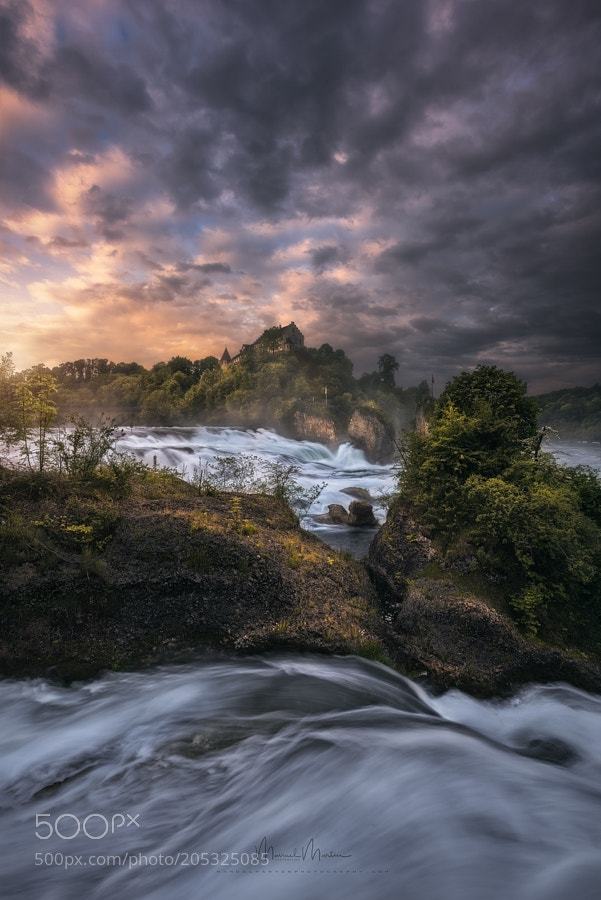 320dpi's tweet photo. Uncommon view at the Rheinfall par ManuelMartin1972 https://t.co/ivhiX7Yg3S via #photo #landscape #amazing https://t.co/049k1aKt8D