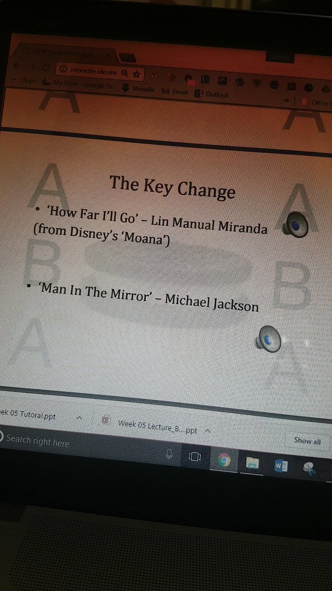 _ashtonturner's tweet photo. @Lin_Manuel showed up in my Music Theory lecture today...too bad the lecturer couldn't spell his name right 😥😒 https://t.co/wBgmvPD94e