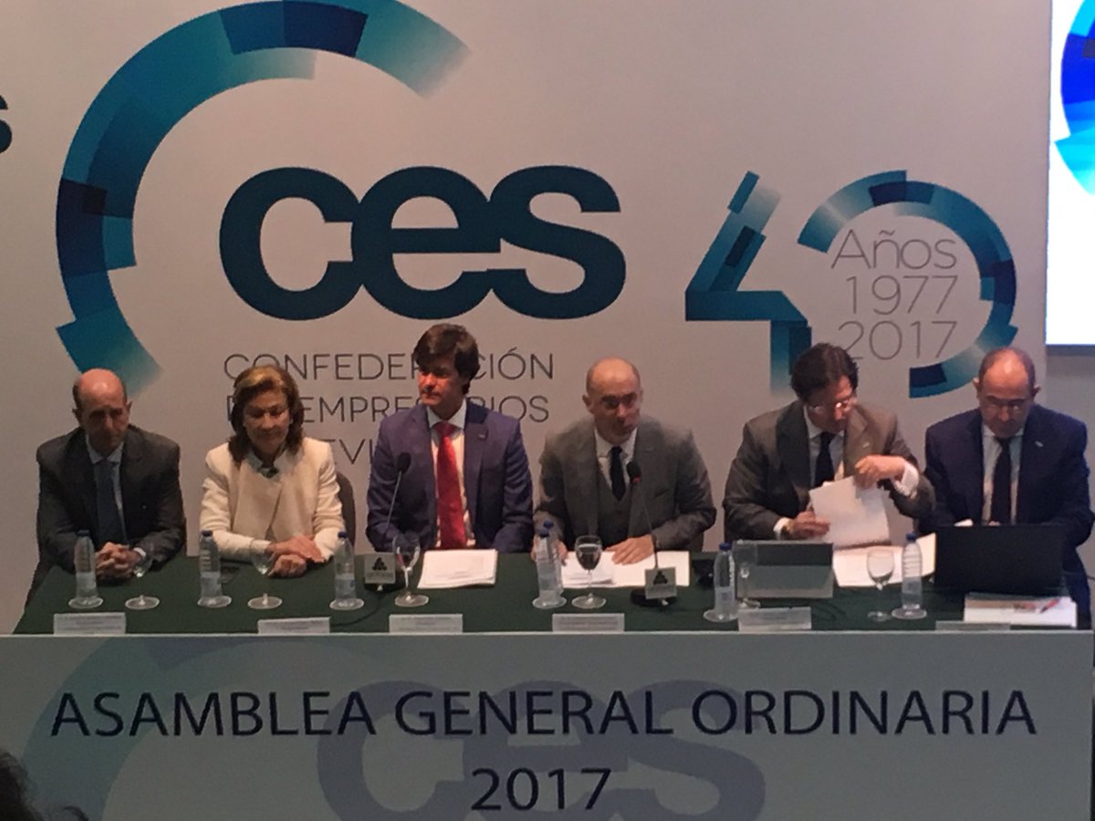 HcCrea's tweet photo. ¡Juntos somos más fuertes! @CES_Sevilla #asamblea #general #ordinaria #2017 #ces #empresa #empresarios #sevilla #confederación @AJESevilla https://t.co/ATDWMU44un