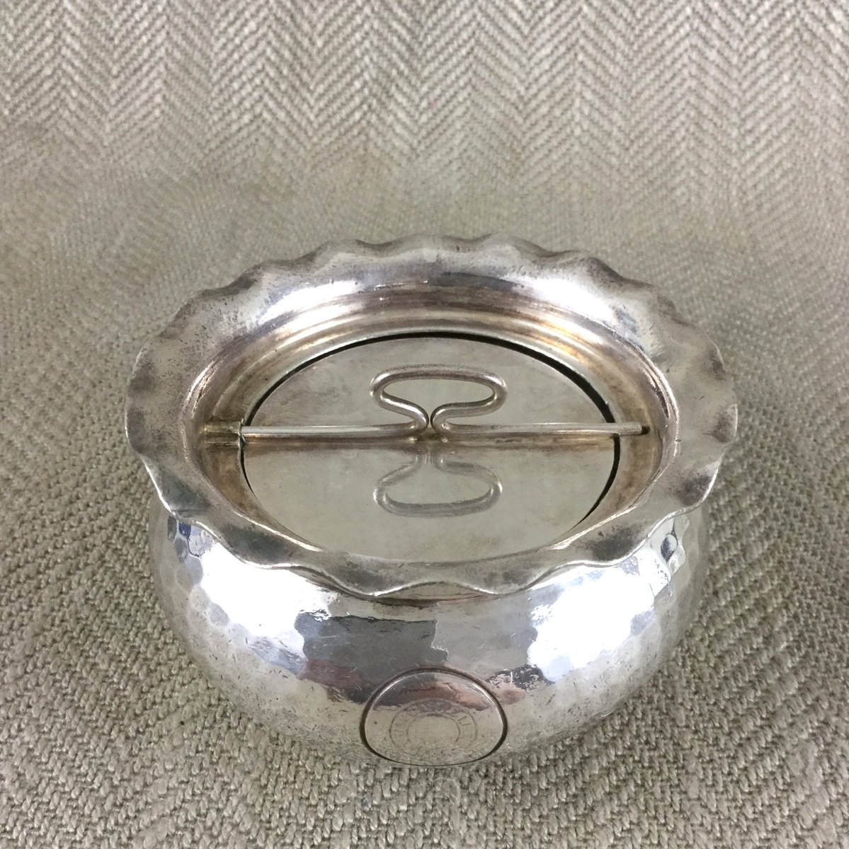 PahlaviLondon's tweet photo. Antique Union Castle Shipping Line Ash Tray #Nautical #UnionCastle #Shipping #Collectibles #Marine #ArtDeco https://t.co/Bw12RvJaX2? https://t.co/viH3IIOzxl