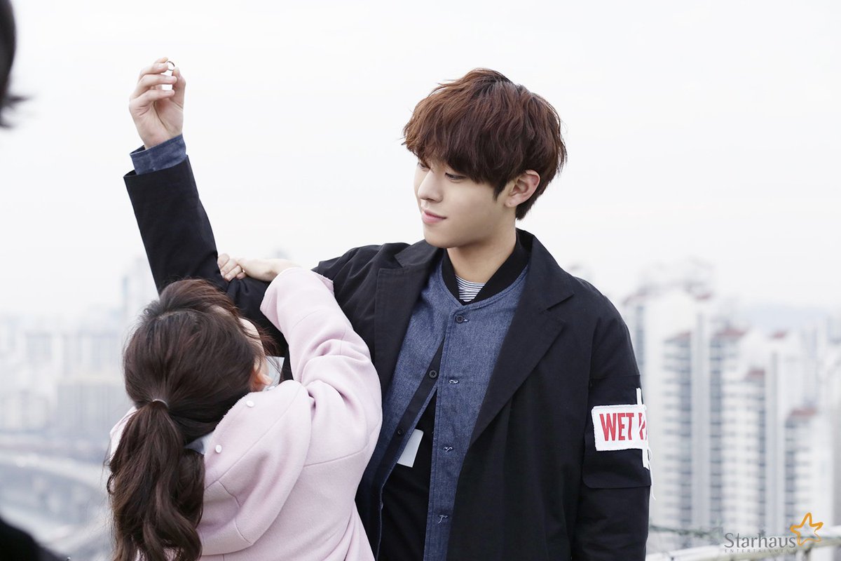 ini_kpop's tweet photo. Ahn Hyo Seop &amp; Kim Seul Gi di belakang layar syuting drama MBC #QueenOfTheRing.
#inikpop https://t.co/HhJI7VmAX6