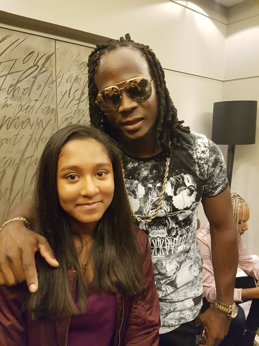 pascalus_lefou's tweet photo. Jade se joint à moi pour te souhaiter un joyeux anniversaire frero @AdmiralT971 . #iamcc #15avril 2k17 #AccorHotelsArena cc @g6kCampbell https://t.co/yxmG5fpg5h