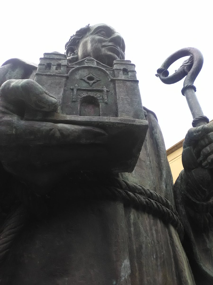ula_tv's tweet photo. La peor prisión es la falta de conocimiento por eso hoy celebramos a nuestra máxima casa de estudios en sus 232 años! #ULA232 https://t.co/0LL3rw2ORg