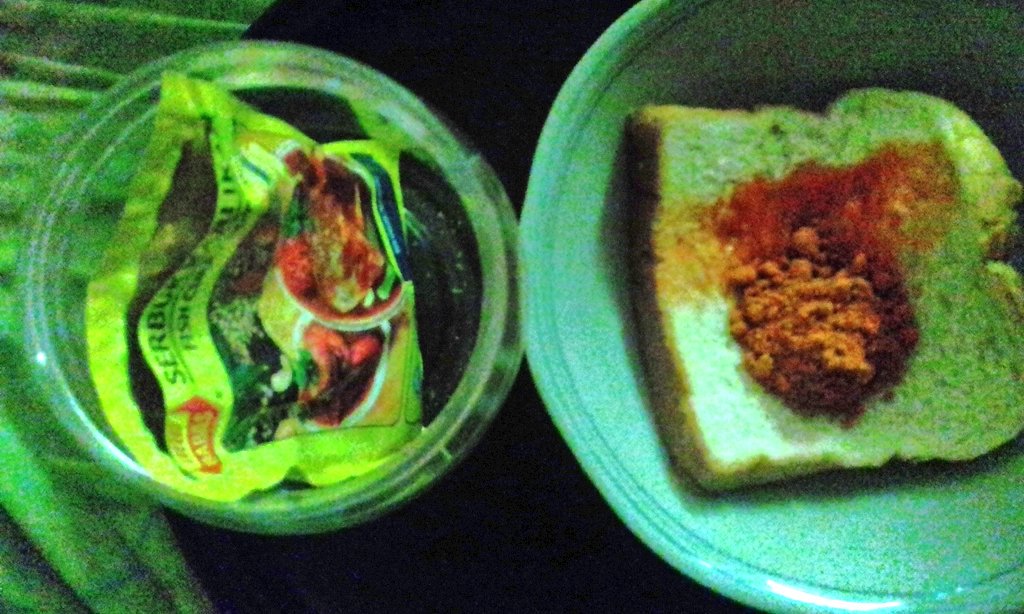 tankokseng61's tweet photo. «%»#29March2017 #WednesdayBreakfast #OnePieceOf #BreadWith #StrawberryJam &amp; #Baba'sFishCurryPowder 25gm RM0.75
9556065000055
9.52am-9.53am https://t.co/9AnsdlifzS