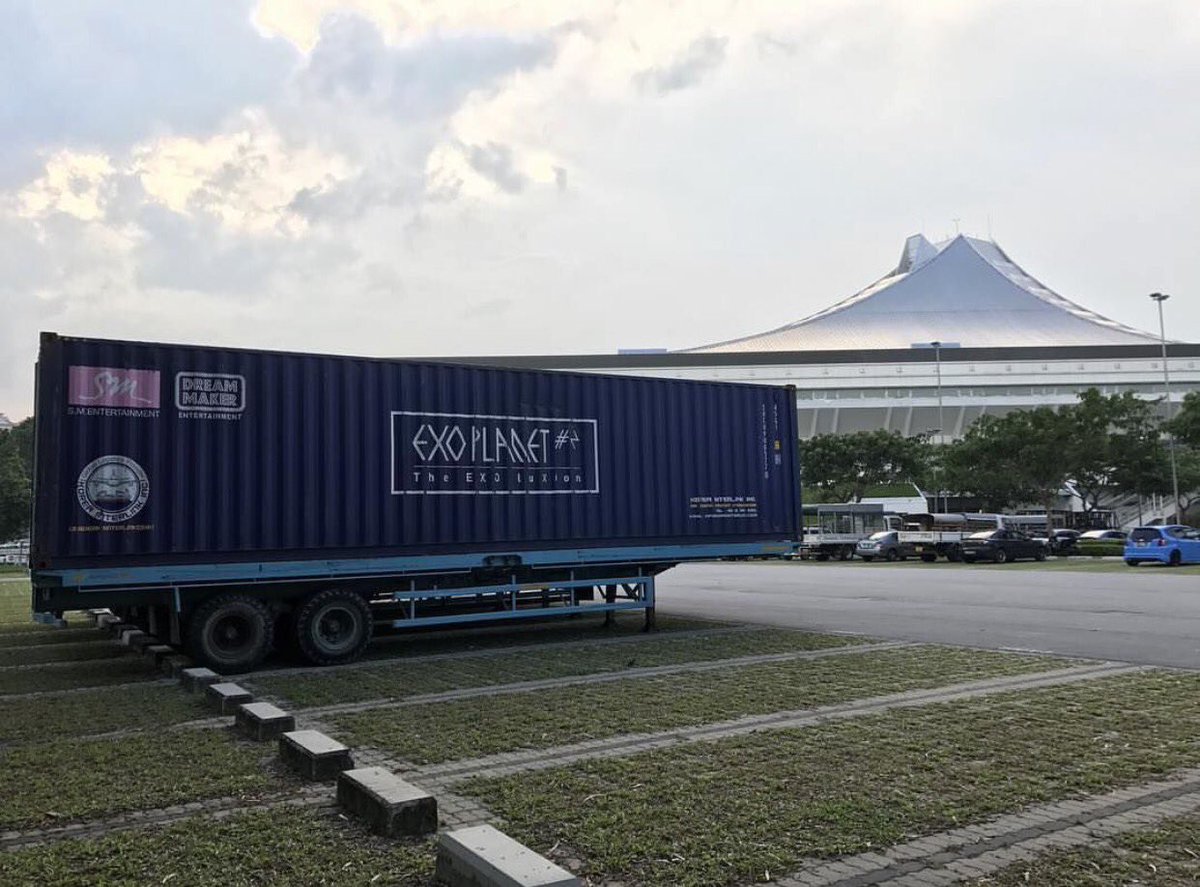 purelyixing's tweet photo. d-4 ; the containers are here :') 
#EXOrDIUMinSG ! https://t.co/aEdeYX4gDM