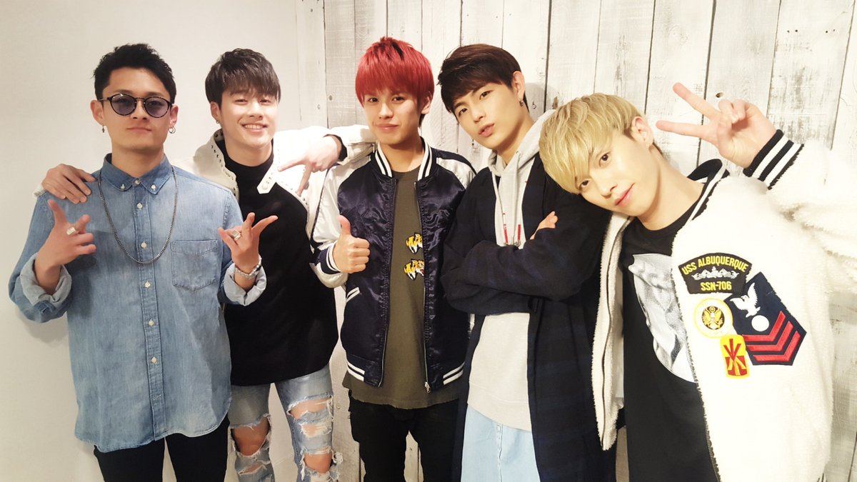 shuffle2_jp's tweet photo. ★SHOWROOM★
3/29(水)『Welcome to the ShuffleROOM!!』
今夜は、大切なお知らせがあります。
今僕らから伝えたいことがあります。
 #BEESHUFFLE #SHOWROOM  https://t.co/rJFqNEdTx1 https://t.co/zFq52huo1E