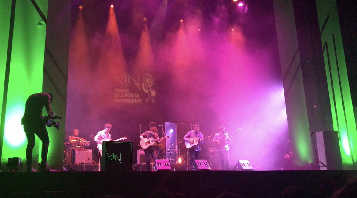 Volcanmusica's tweet photo. @Clubdelrio ayer en los @PremiosMIN 2017!!!
TRE MEN DOS 😍
#unsoldentro #clubdelrio #PremiosMIN https://t.co/H5NUeSeLnA