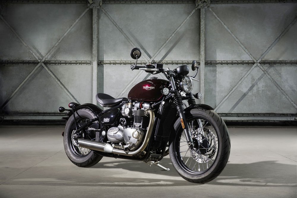 CarWhoops's tweet photo. @IndiaTriumph Bonneville Bobber Launched At A Price Of Rs 9.09 Lakh.
Bonneville Bobber based on the Bonneville T120 engine platform
#triumph https://t.co/gsCBcFRpYv