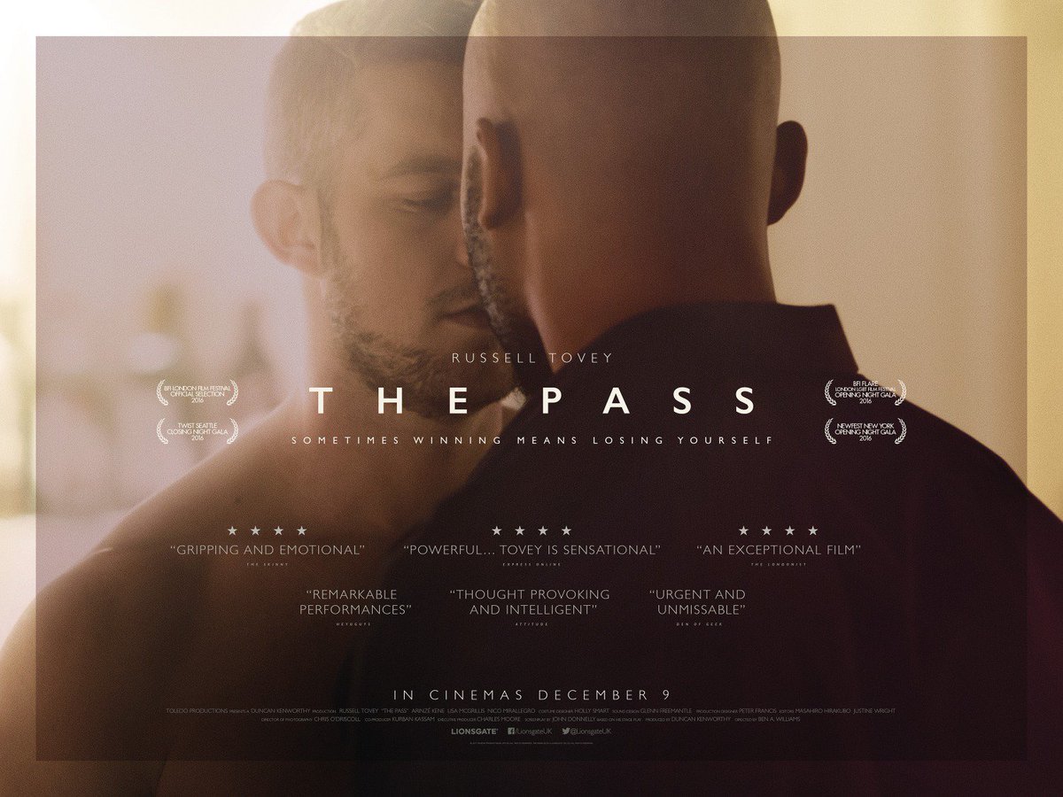 El #ThinkingFootball proyectó en #Bilbao 'The Pass', un filme sobre futbolistas que tienen una relación homosexual goo.gl/hHwpQA