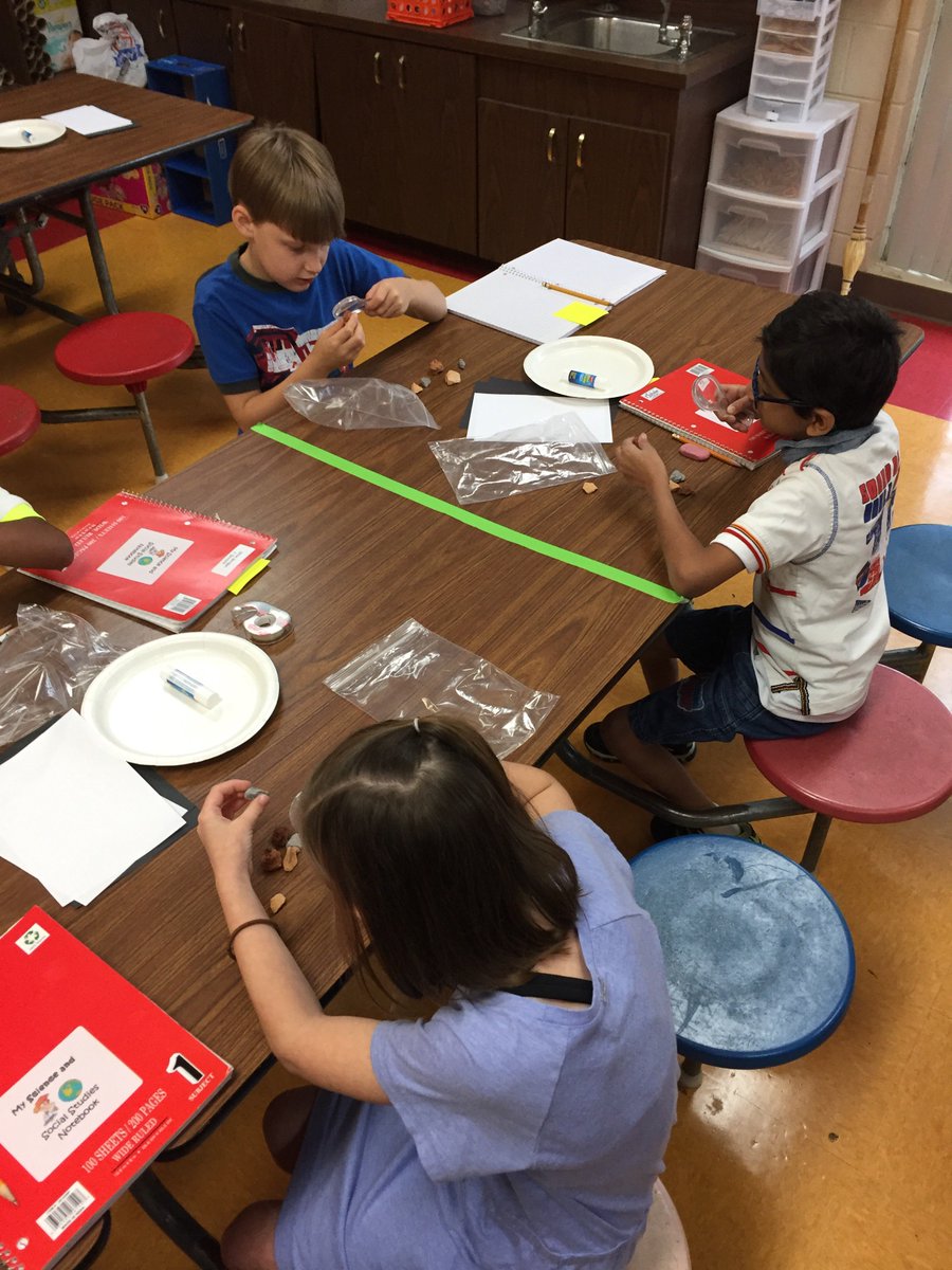 SethHouse6's tweet photo. Amazing day with Eufaula Primary 2nd graders discovering what happens when rocks rub together. #amstiworks @amstiAUsome https://t.co/1qgLpGaygx