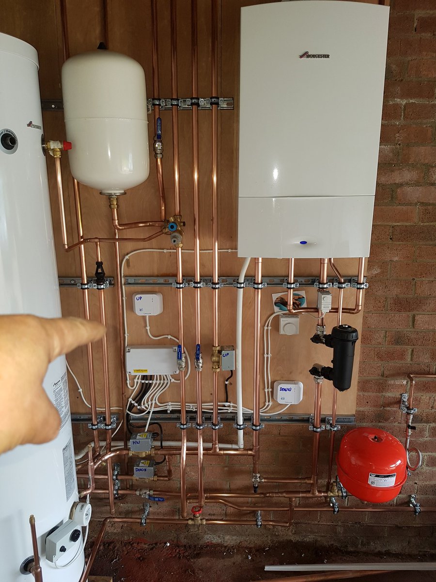GasManGod's tweet photo. How doth I enter your Holy #installofthemonth competition @WorcesterBosch ?
35CDi system,filter,cylinder, 10 year GUARANTEE!
Amen! https://t.co/z1Bp6VCw9v