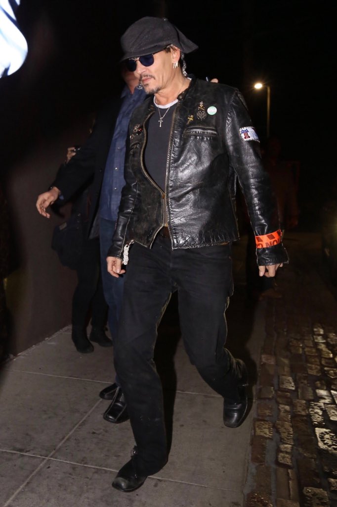 LadyGagaPopNet's tweet photo. Johnny Depp attends Lady Gaga's birthday dinner party at Gjelina restaurant in Los Angeles. https://t.co/iUOuFYvDgW