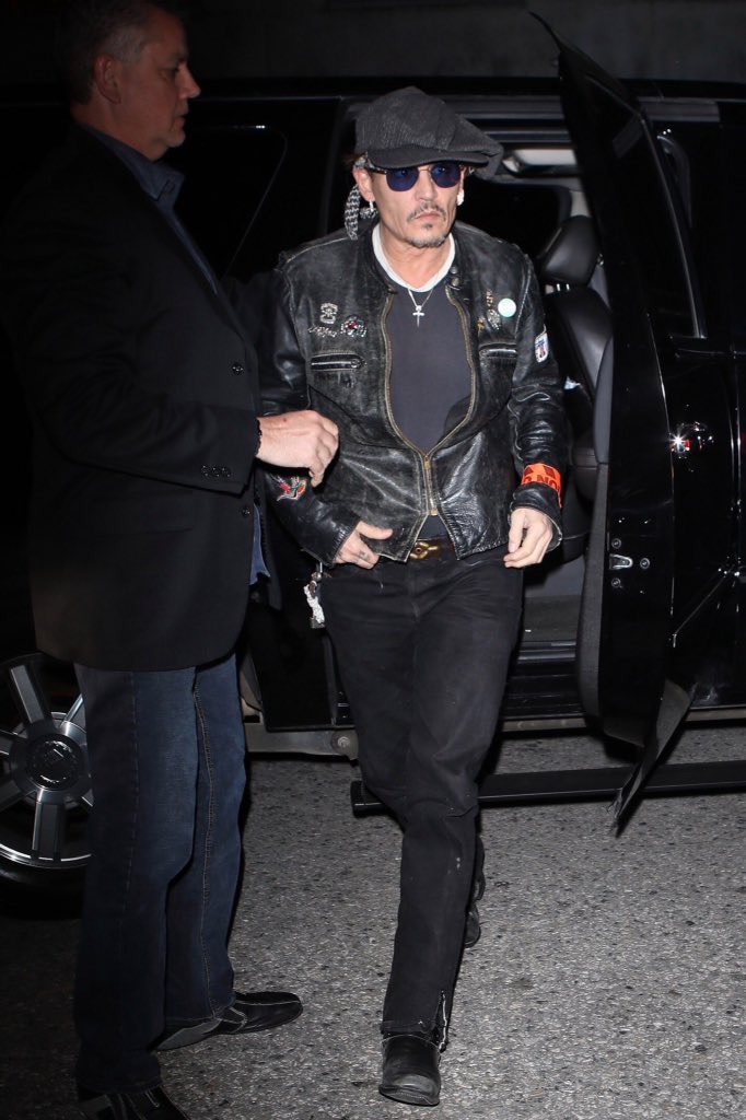 LadyGagaPopNet's tweet photo. Johnny Depp attends Lady Gaga's birthday dinner party at Gjelina restaurant in Los Angeles. https://t.co/iUOuFYvDgW