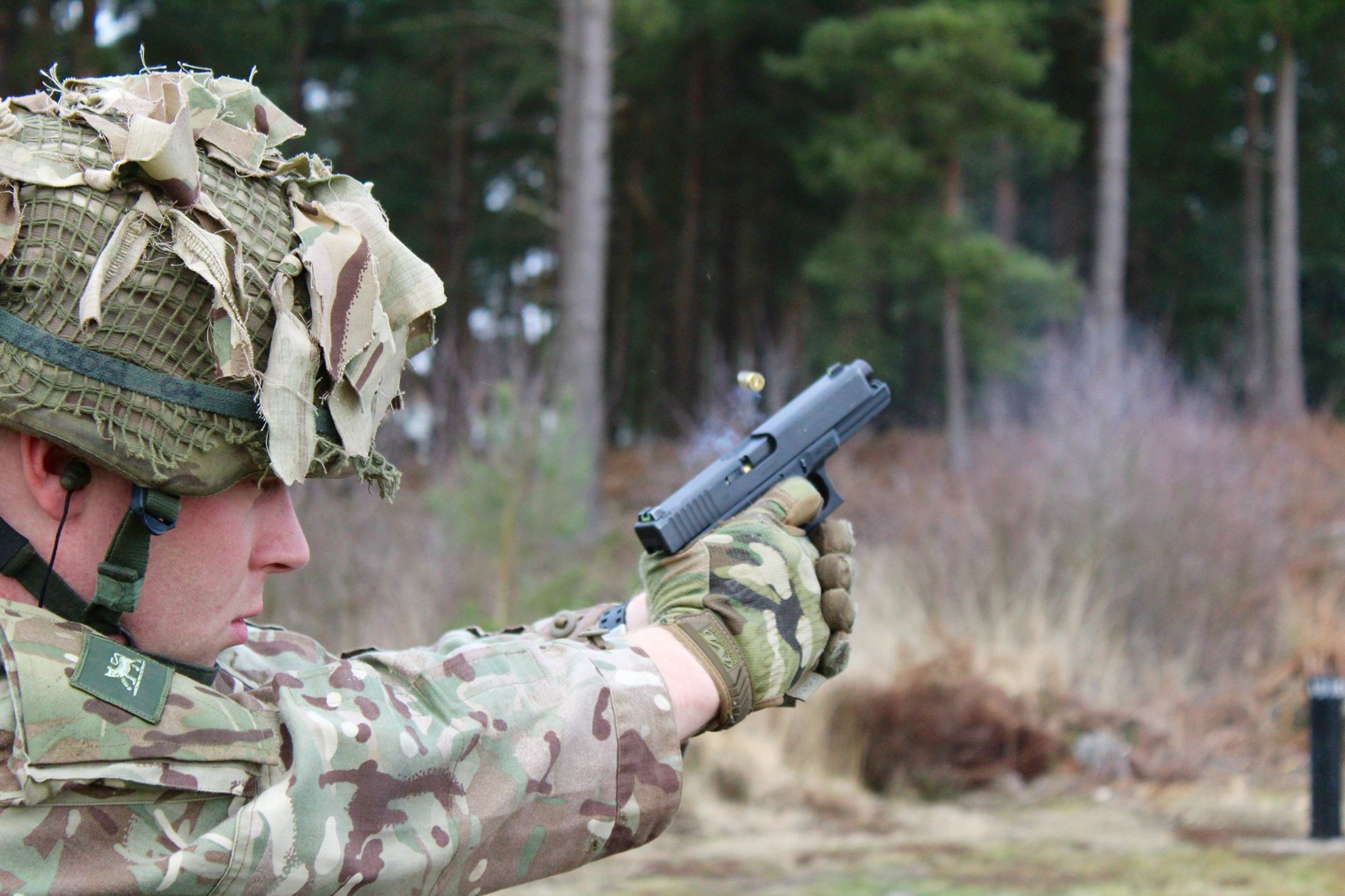  Un soldat du Catrawd Ffiwsilwyr Frenhinol Affareg s'entraîne au tir en métropole en 2016.