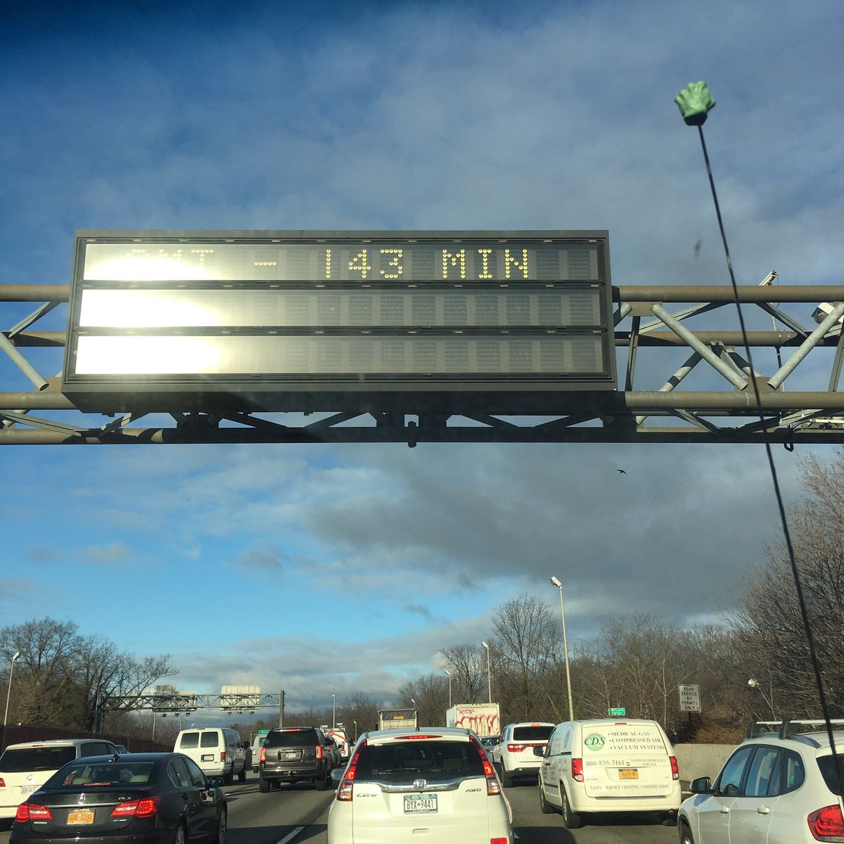 bobv420's tweet photo. QMT 143 mins fuck this shit #traffic #cantberight #crazy #LongIsland #LIE #NYC https://t.co/0OPTsJsk3f