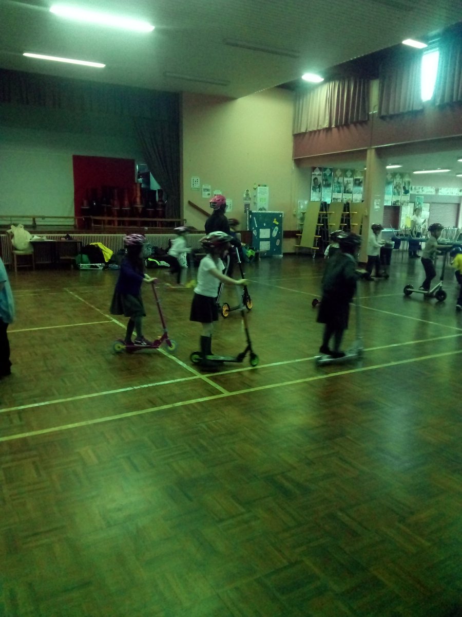 DundeeActiveSch's tweet photo. Hillside Scooter Club in action today with I bike officer Laura #scootfun https://t.co/VvJmxFIAwB