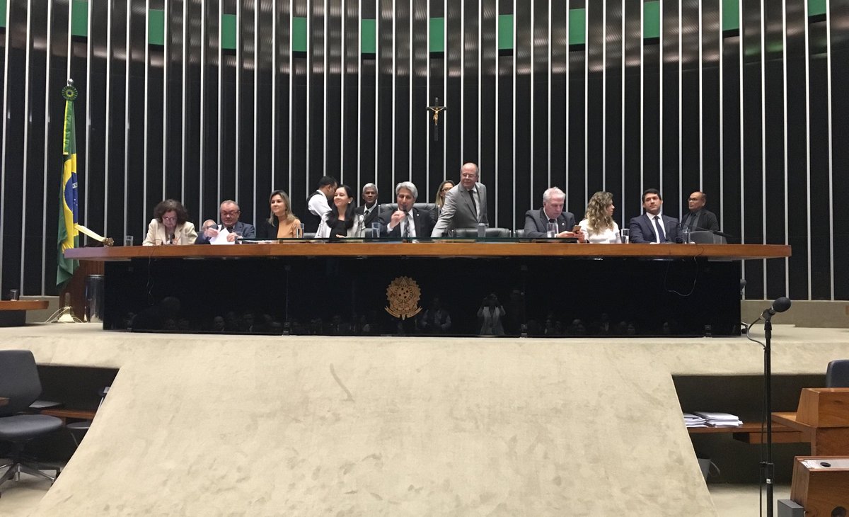 alessandromolon's tweet photo. Na Sessão Solene, requerida por mim, pelo Dia dos Advogados Públicos. Com autonomia (#PEC82), quem ganha é o povo brasileiro! #ChameMolon https://t.co/XZ1M669PMH