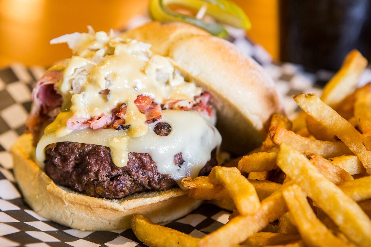 nbbeerrun's tweet photo. Enjoying those @YFCBurgerBattle #burgers ? Make sure you are training for #FredBeerRun on #NBDay to stay healthy :) #beer #burgers #running https://t.co/wXXNRpasIy