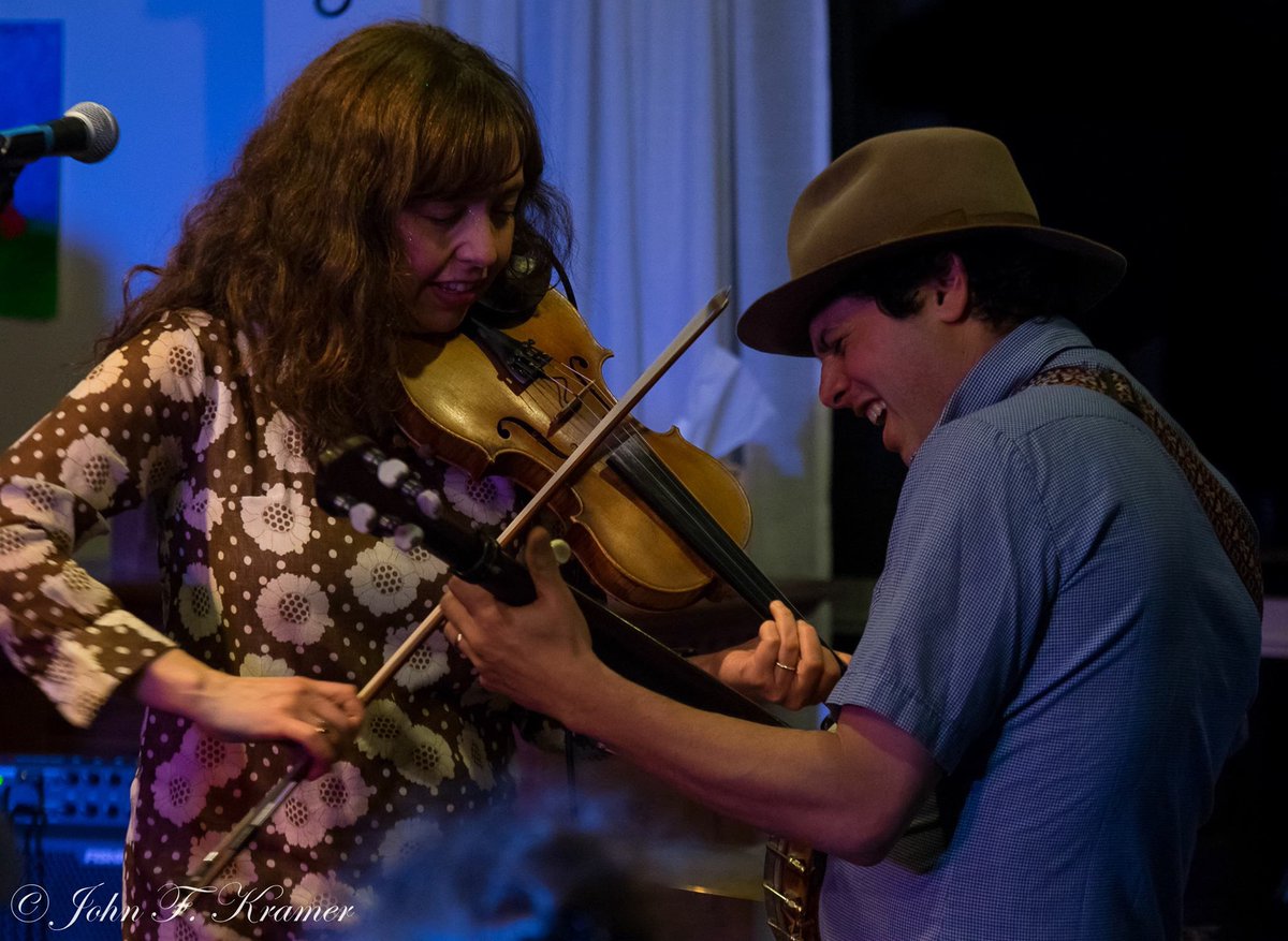_themammals's tweet photo. Photo byJohn Kramer 3/25/17 #damnthesetunesarefast #themammals #tradisrad #bornlive #fiddle #banjo #oldtime #roots #dropthumbsnotbombs #folk https://t.co/hLpiSPl56Z