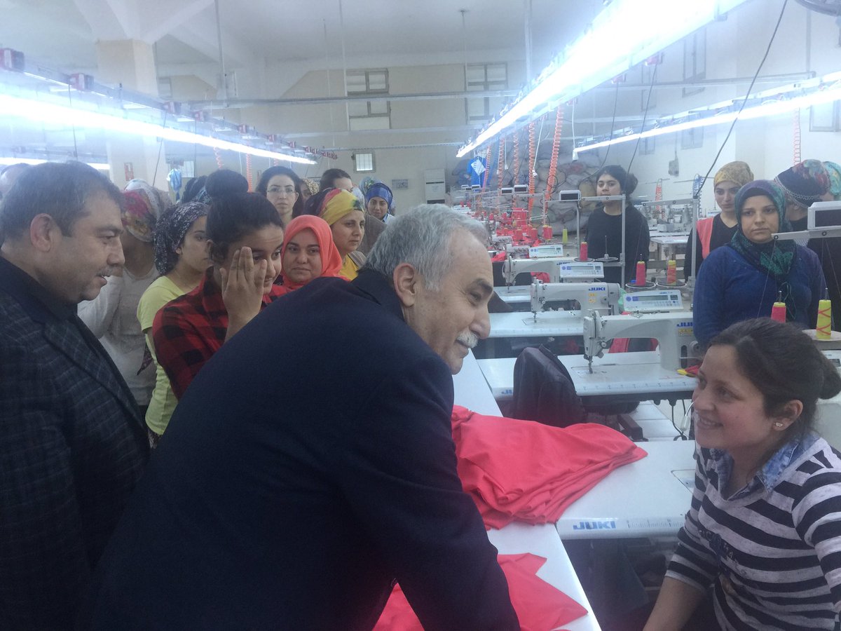 aefakibaba's tweet photo. İlçe teşkilatımız ile birlikte ALP Tekstil Fabrikasını ziyaret ederek  #Referandumda #Evetin önemini vurgulayıp,#YarınlarımızİçinEVET dedik. https://t.co/bv7Wdz7kVi