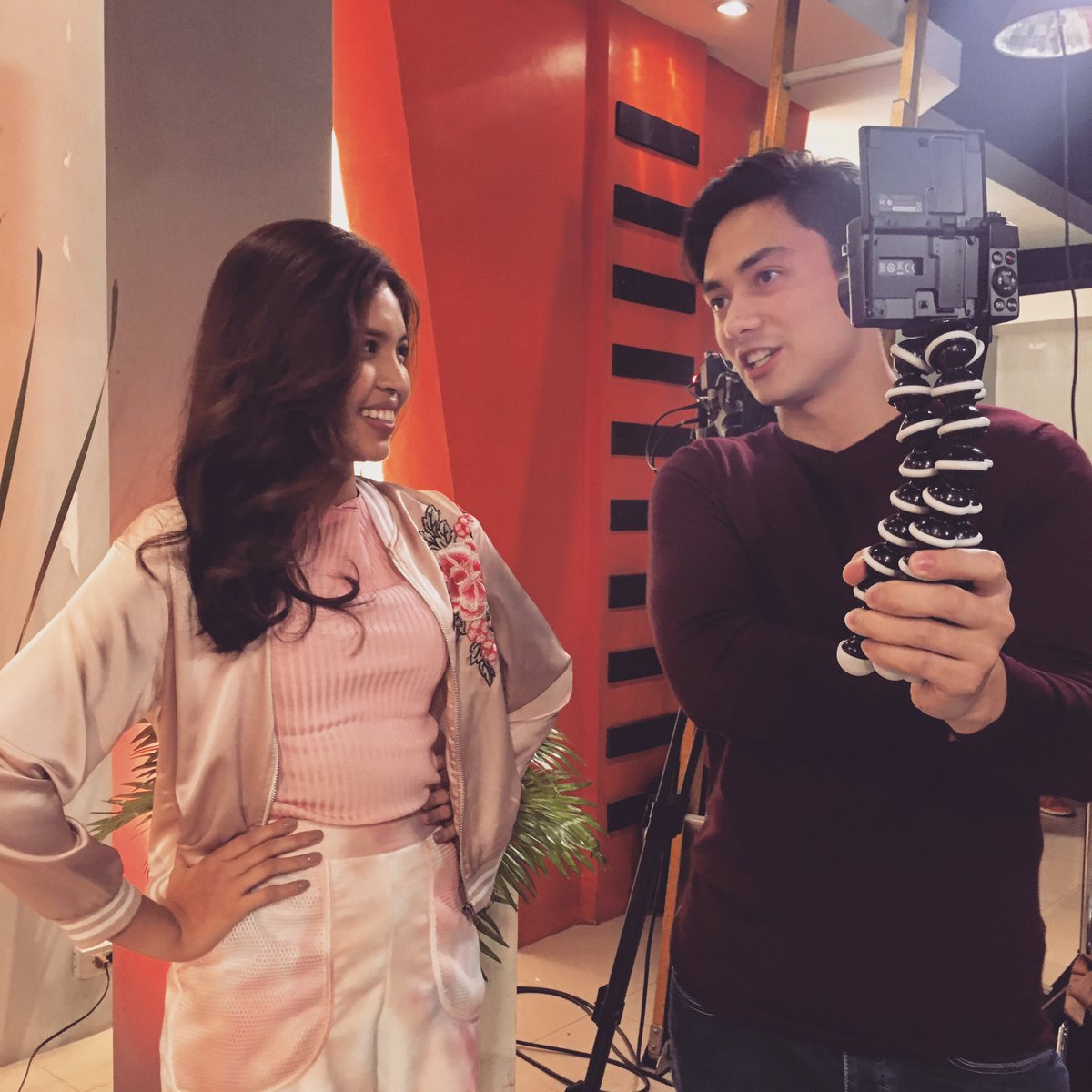 dorppi's tweet photo. Thank you @Super_Janice for inviting me to your taping. Got to meet @mainedcm 😅and guess what, i vlogged it hehe! 😁 #DTBY2YearsAfter https://t.co/4FcYz7ZOgQ