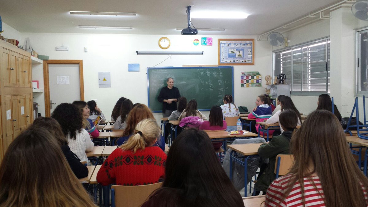 EDPL_ElCoronil's tweet photo. El alumnado del IES #ElCoronil ha recibido la visita del escritor Pepe Carrasco  @CaptainNadie con motivo de las actividades de @epdlsevilla https://t.co/NT7Fl50qdi