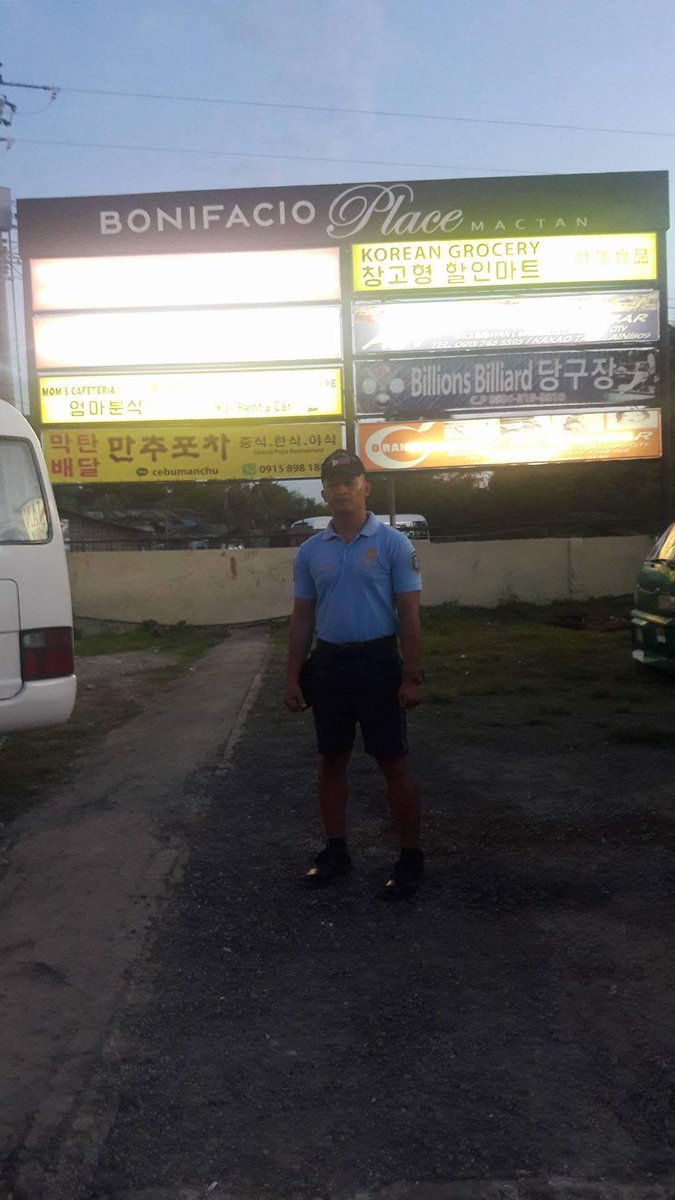 tpulapulapu01's tweet photo. PO1 Andot &amp; PO1 Allego visited commercial establishment in relation to the upcoming ASEAN SUMMIT https://t.co/WnWt8ENfti