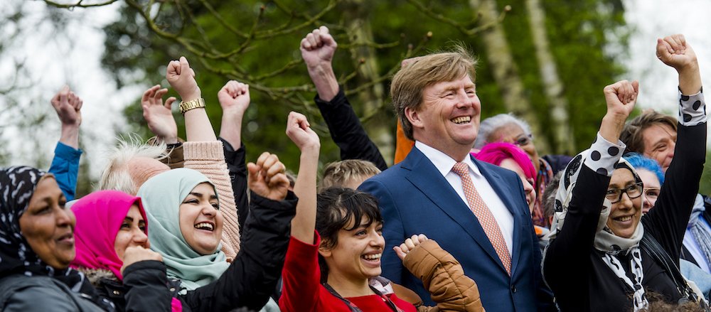 Blije gezichten bij verrassingsbezoek koning Willem-Alexander aan Talentfabriek010. Lees hier meer: bit.ly/2nLogJV #BlauwBloed