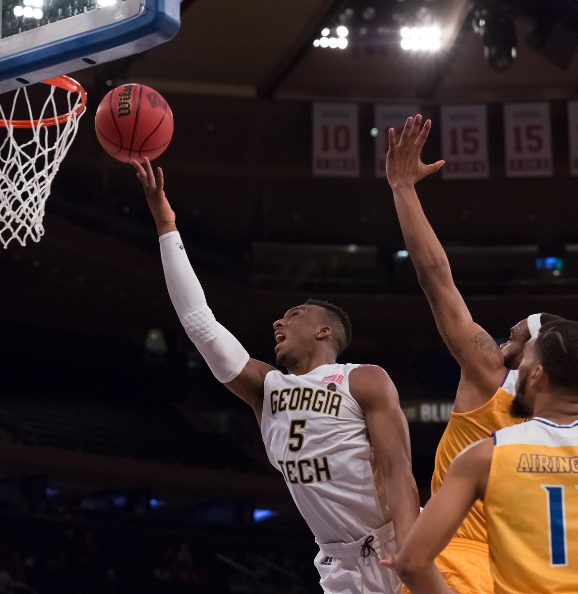 GTMBB's tweet photo. GREAT NIGHT at @TheGarden! We'll play TCU Thursday night at 8 pm for the #NIT Championship. #ATL2NYC 🍎🏀🐝 https://t.co/fJn1pGnIRx