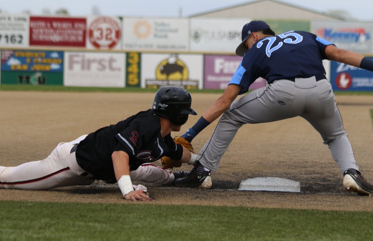 CFavalora's tweet photo. Bartlesville is playing tough despite narrow losses. District 6A-4 is no walk in the park https://t.co/JdBiMhW9a0 #okpreps https://t.co/Nizc396okU